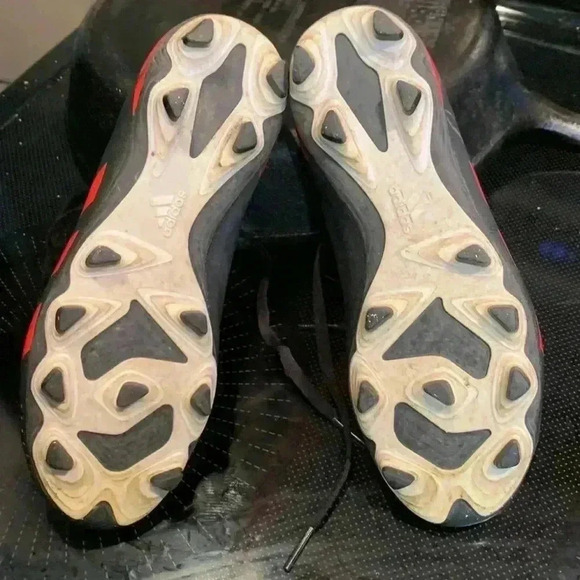 Adidas predator soccer shoes in good used condition. - Picture 6 of 6